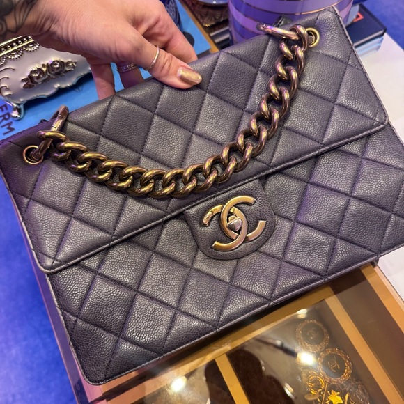 CHANEL Retro Classic Quilted Leather with Gold Chain Accent and Crossbody Strap - Picture 3 of 12
